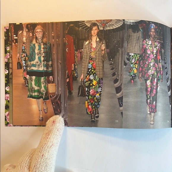 Gucci Fashion Show Fall Winter 2017/2018 Collection Booklet - Picture 9 of 16